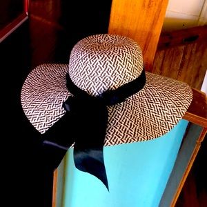 Black/White Floppy Hat